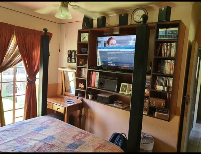 3 BEDROOM HOUSE FOR SALE IN DALPARK EXT 1